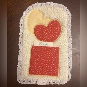 Vintage Quilted Heart Design Recipe Holder